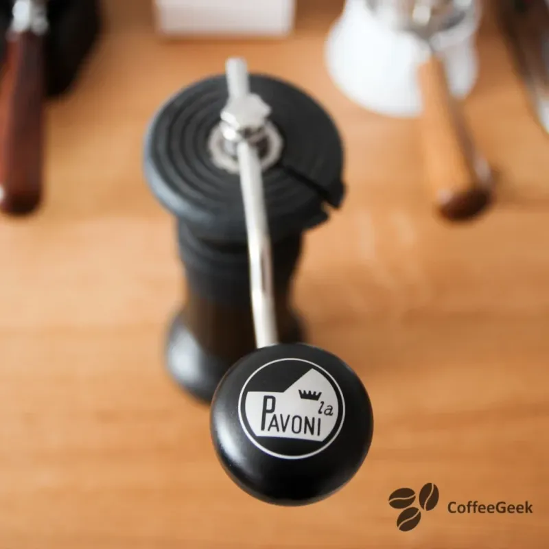 Abwiegen des Kaffees für Espresso