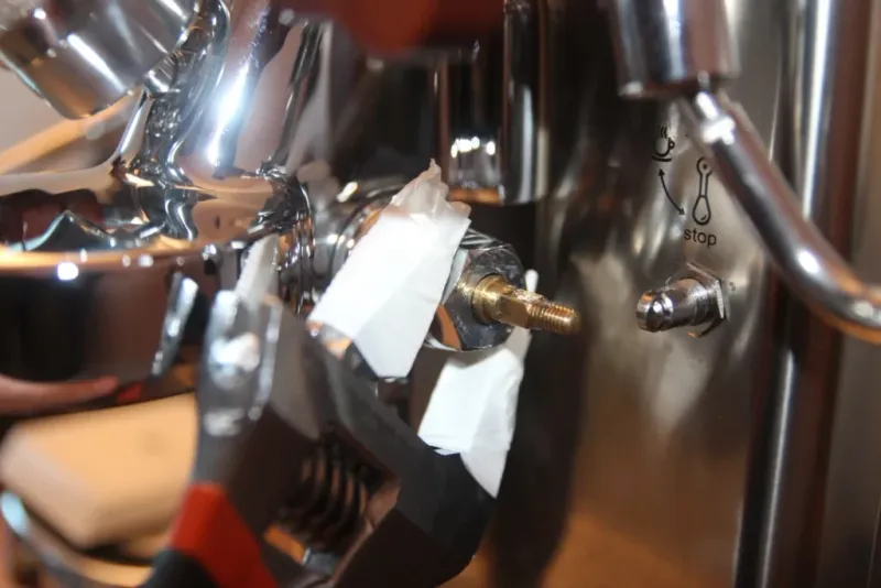 Abschrauben der Mutter