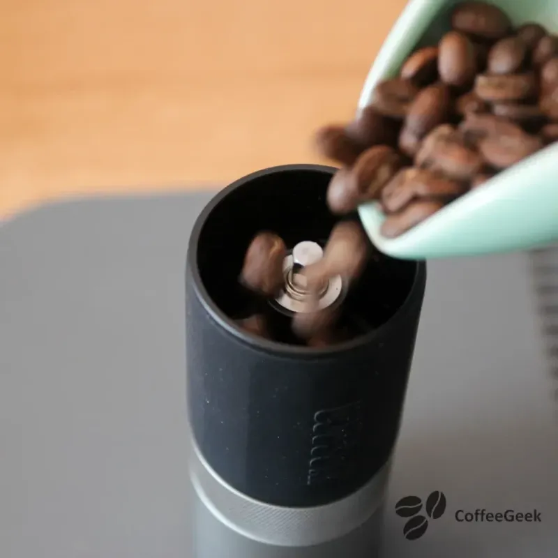 16 g Kaffee mit einer Einstellung von 7 Klicks