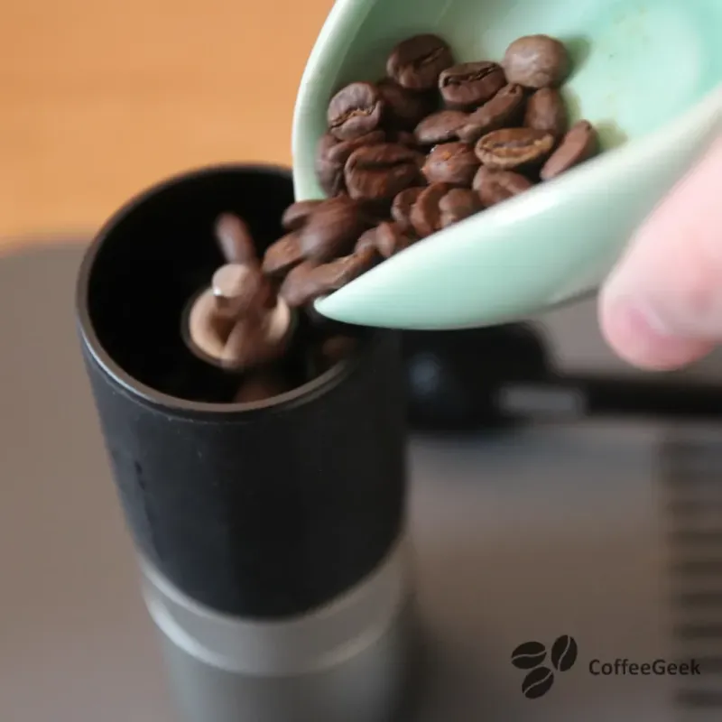 12 g Kaffee im Wacaco Exagrind