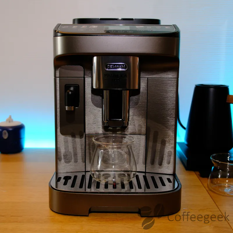 Die De'Longhi Magnifica Duo Maschine von vorne gesehen