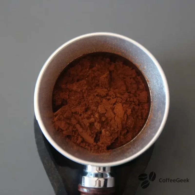 Zu grober Espresso-Mahlgrad, der zu Unterextraktion führt