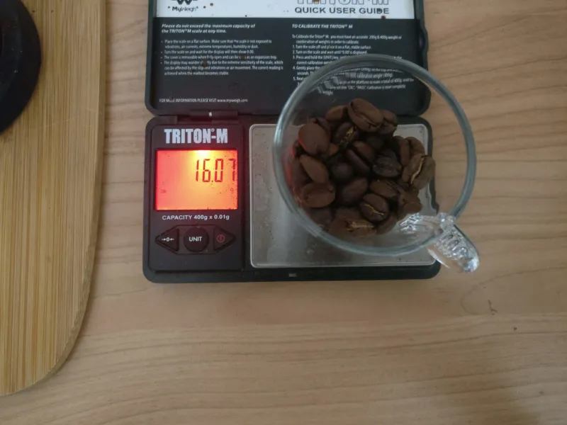 Weighing the coffee