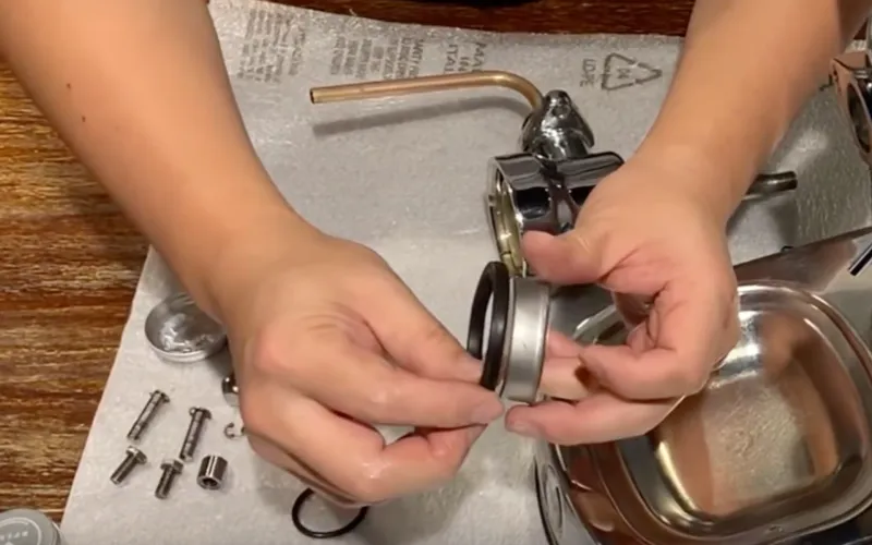 Installing the gaskets