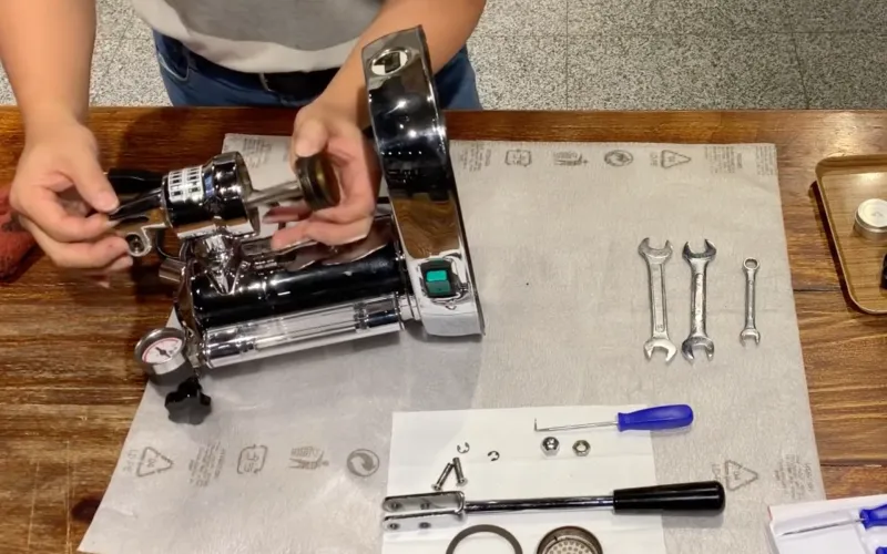 Remove the piston from the machine