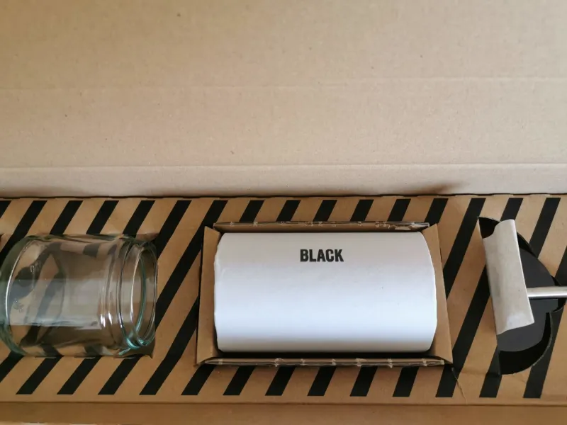 Contents of the Comandante C40 MKIV box