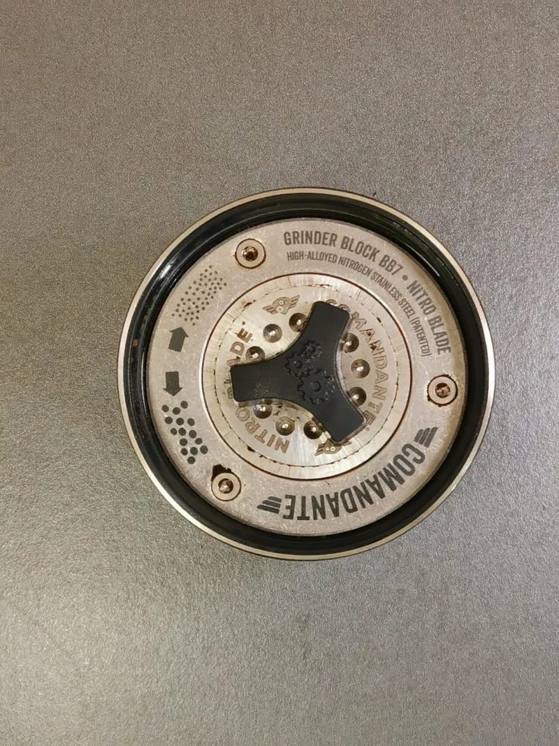 Comandante C40 adjustment dial