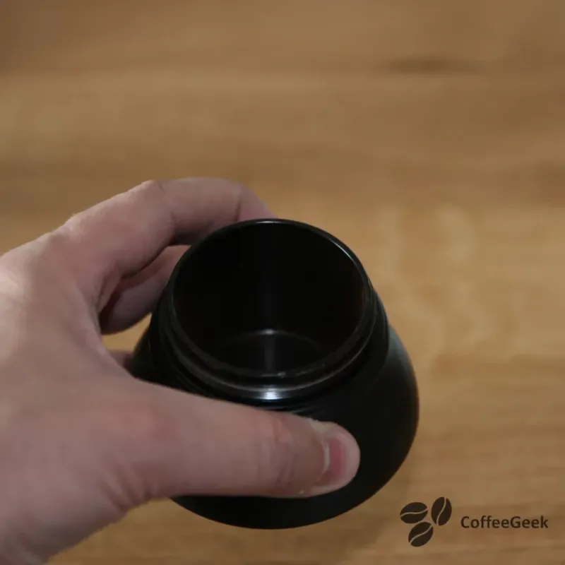 Coffee retention in the Apollo grinder