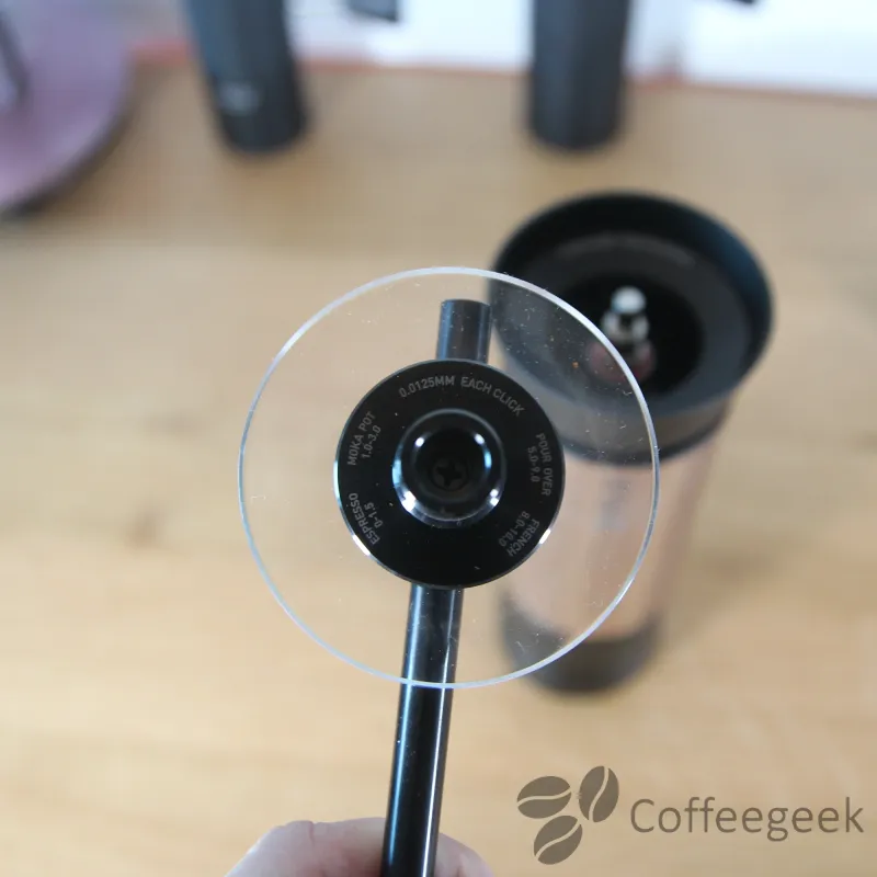 Adjustment scale on the handle