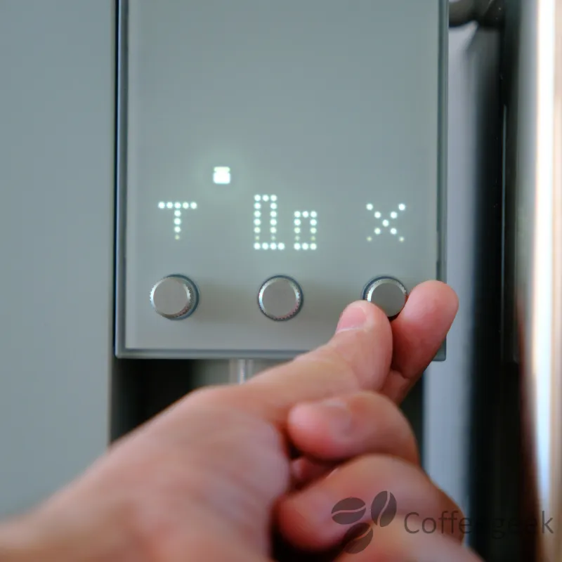 Right dial: scale control