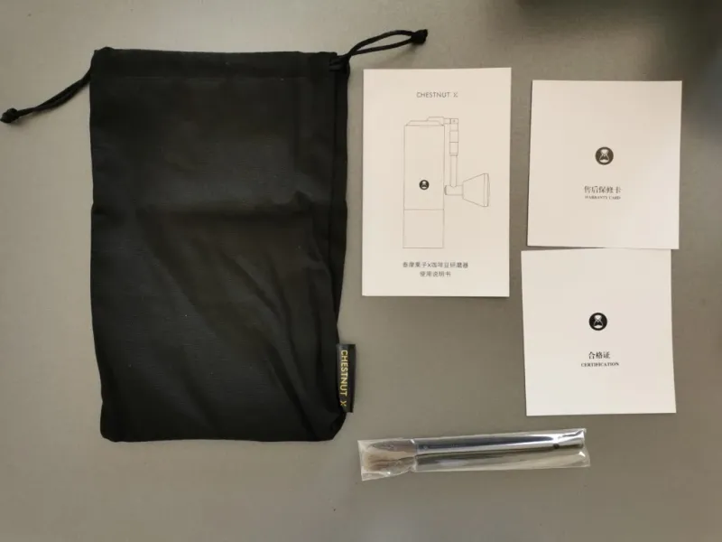 L'ensemble des accessoires et notices