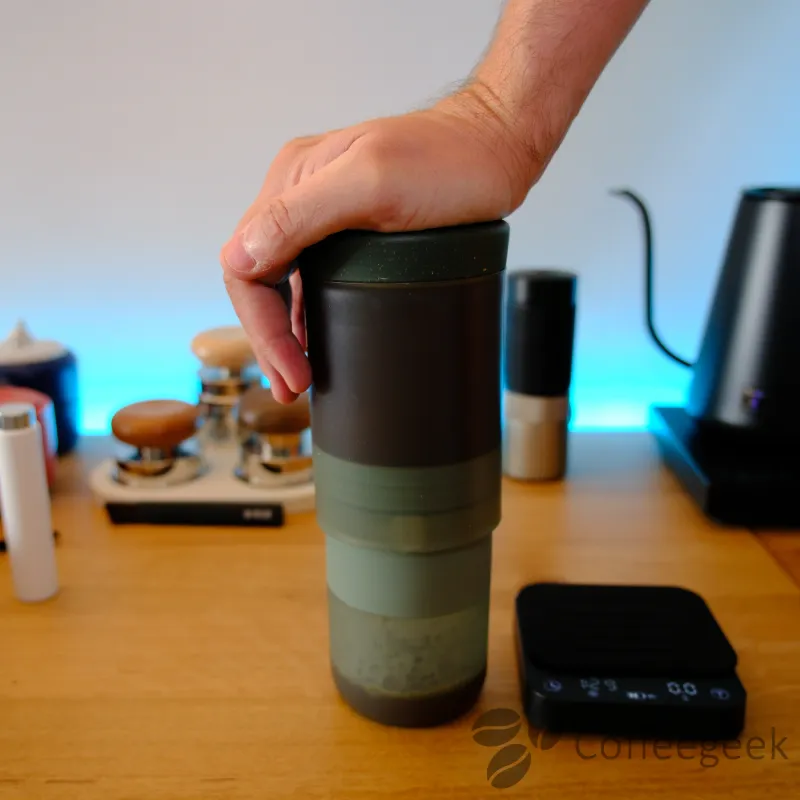 Pression sur le Prestina pour extraire le café
