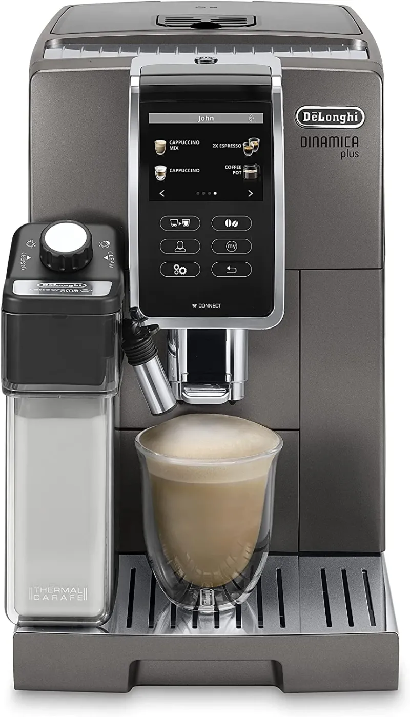 Coffee machine with integrated grinder