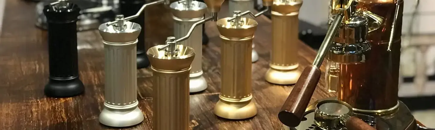 Discover the Apollo coffee grinder, a model popular with espresso enthusiasts. Complete comparison against the Kinu M47 with detailed user experience.
