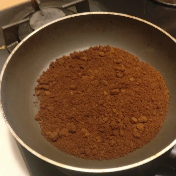 Coffee grounds used to degrease a pan