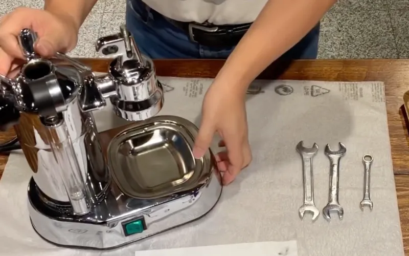 Empty the boiler and remove the lever