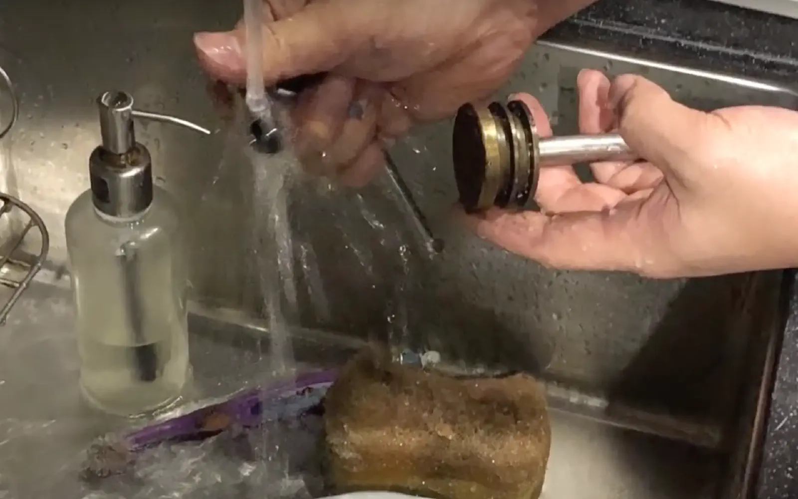 Cleaning the piston