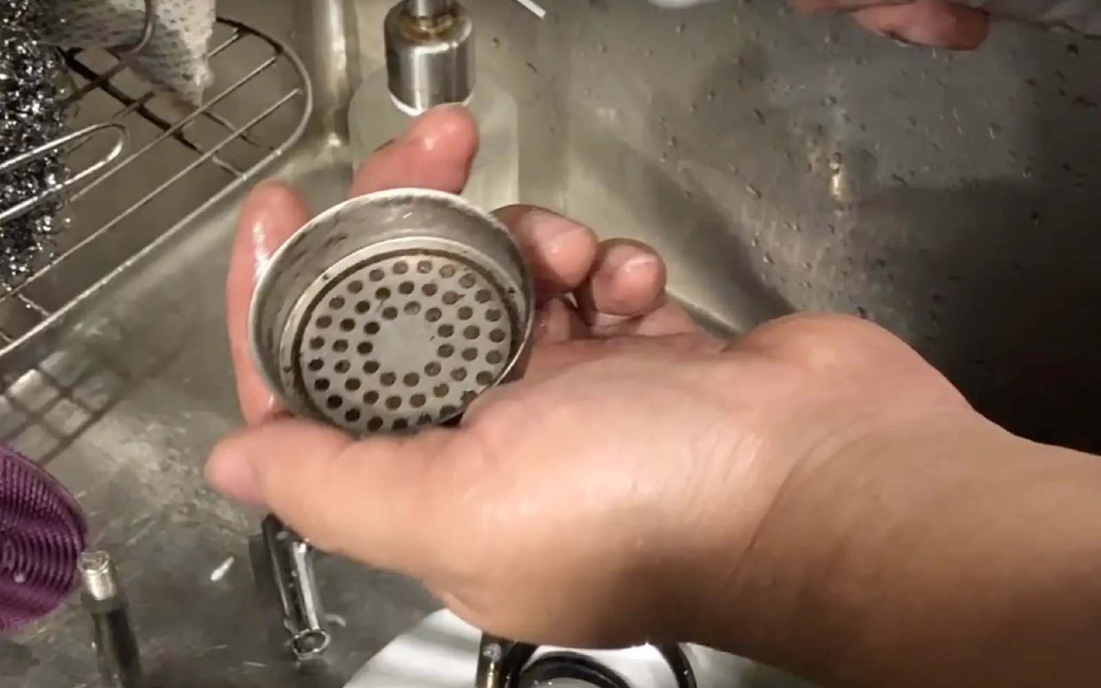 Descaling the parts