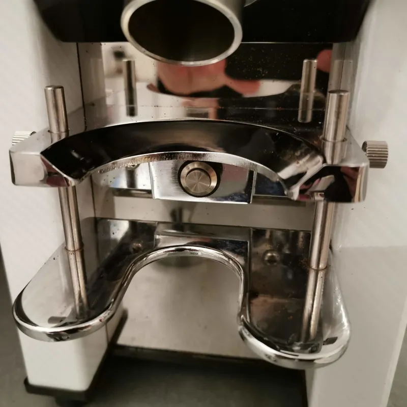Adjustable portafilter holder