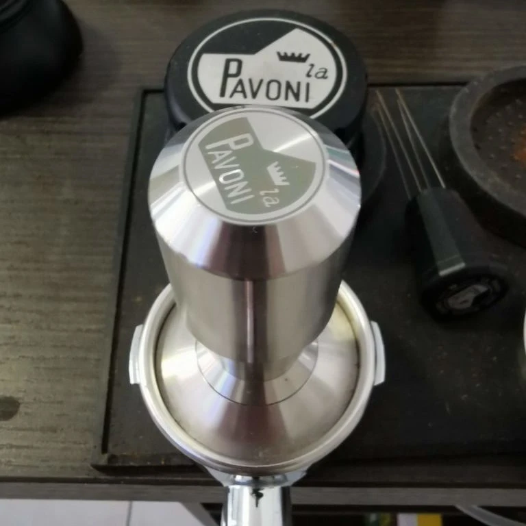 Tamping with 51.5 mm tamper for IMS baskets