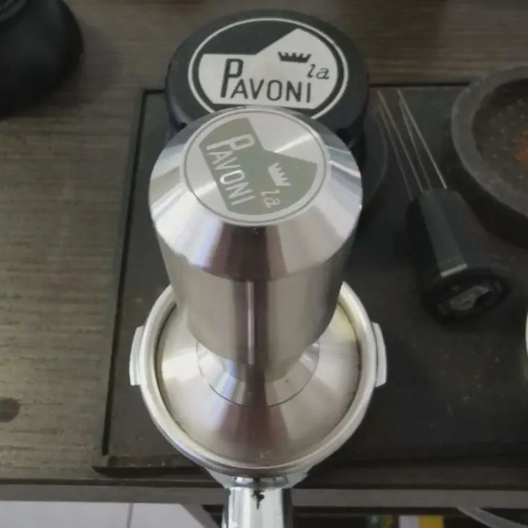 Tamping with 51.5 mm tamper for IMS baskets