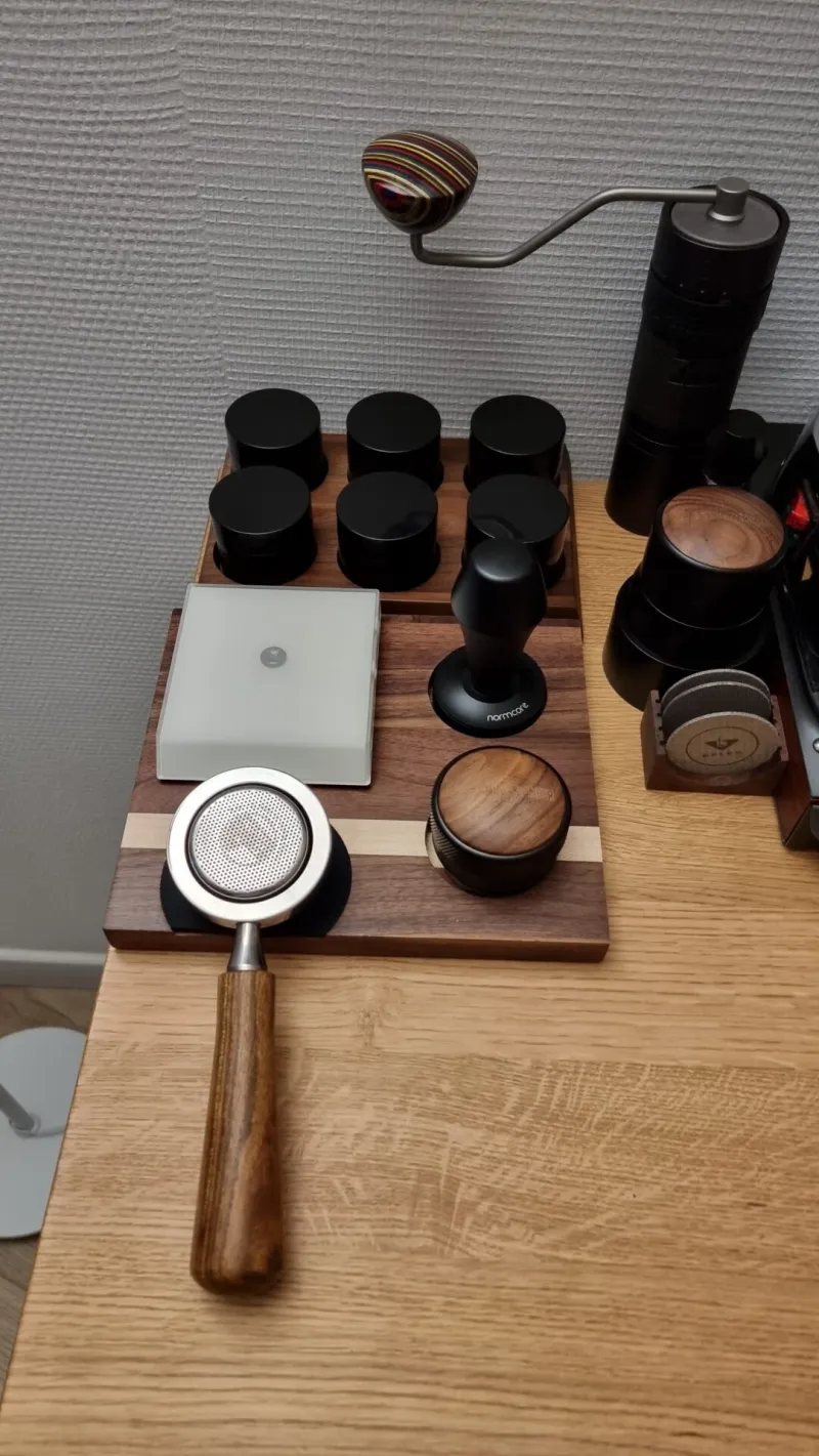 Espresso tamping station