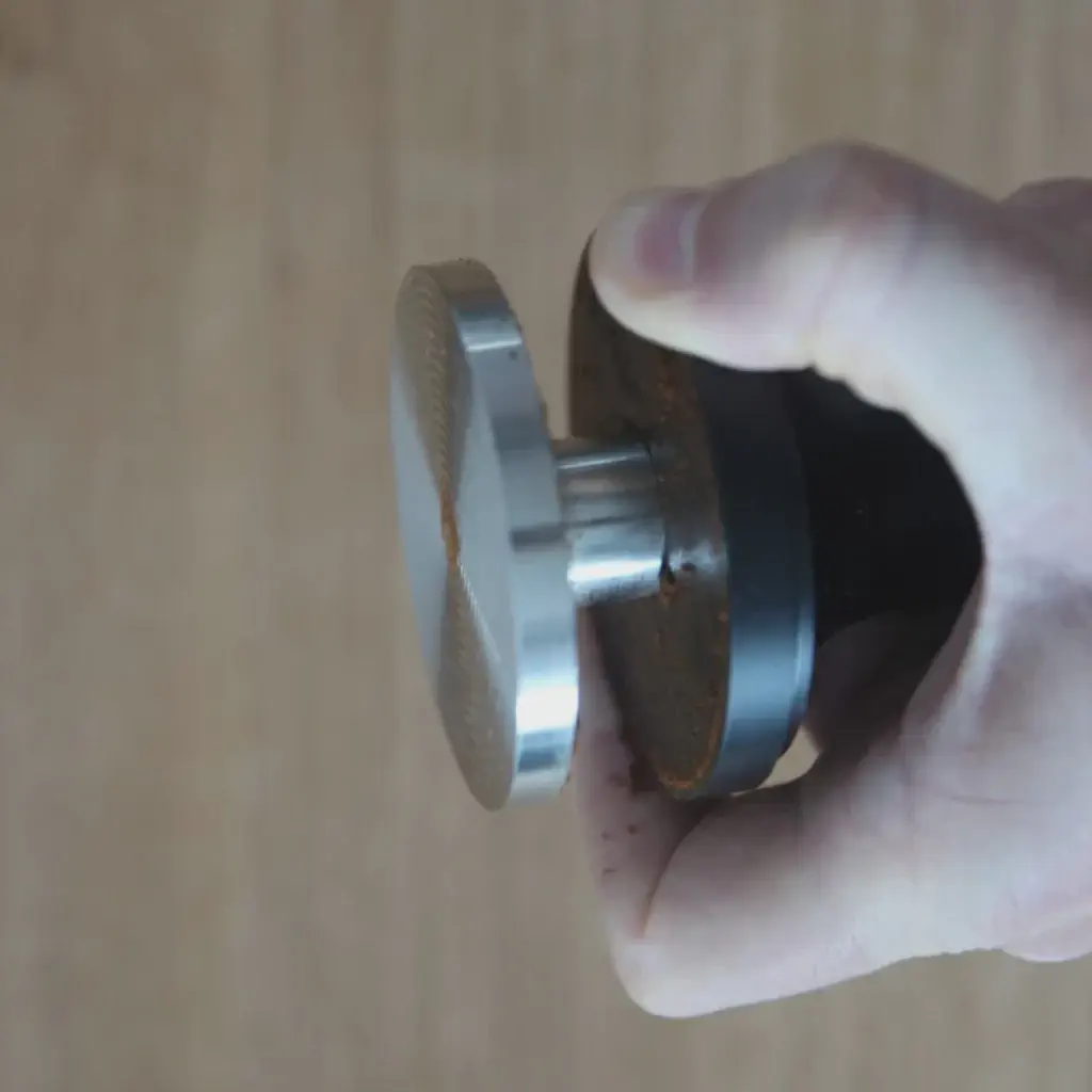 Tamper with coffee residue