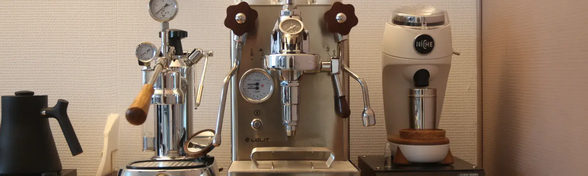 Discover the Lelit Mara X V2, an espresso coffee machine combining modern design and exceptional performance. User experience, technical specifications and accessories to find out if this Italian machine is right for your coffee space.