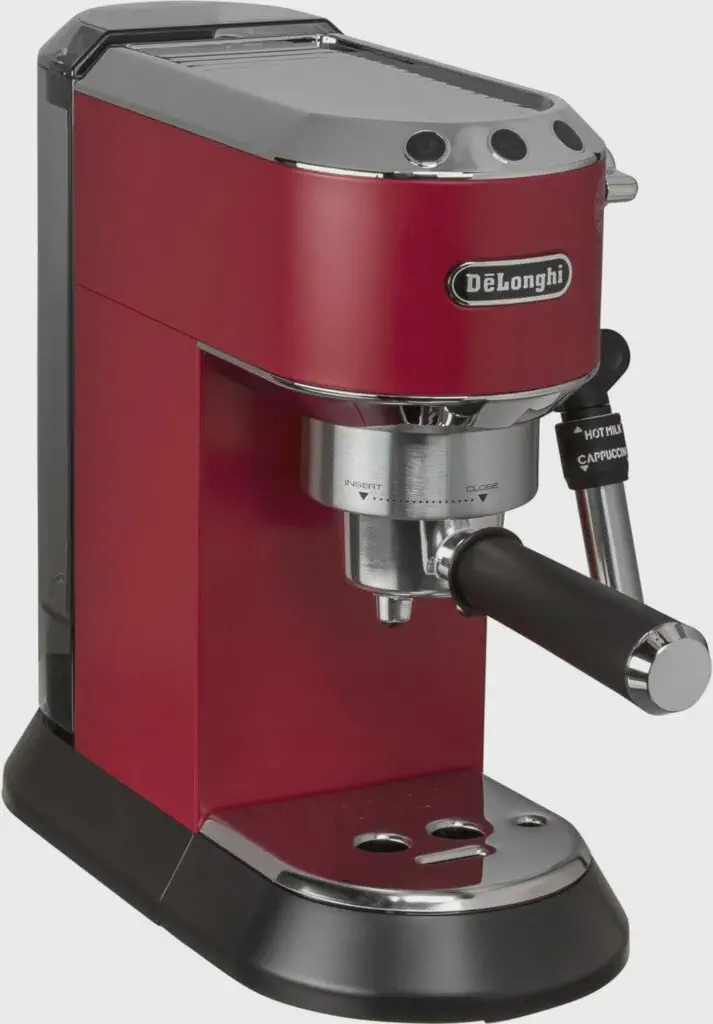 Espresso machine with pressurized filter