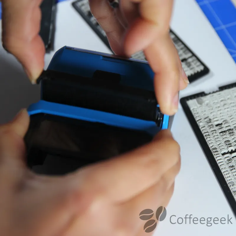 Installation of the ink refill in the stamp