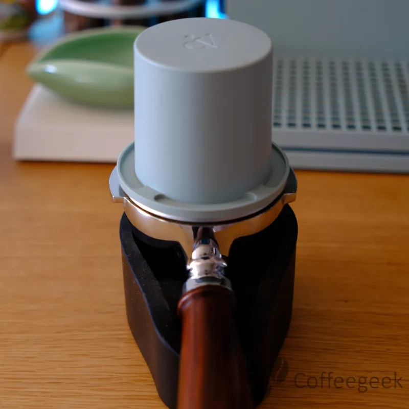 Magnetic dosing cup on 58mm portafilter