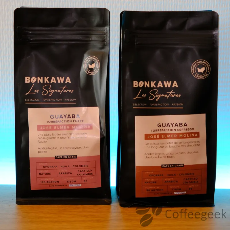 Guayaba Nature filter roast bag on the left and espresso roast bag on the right