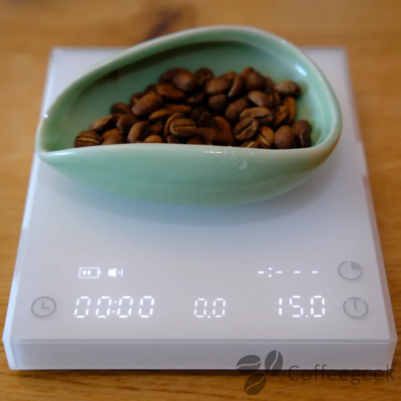 Weighing coffee for a V60 with the Timemore Basic 3.0 scale