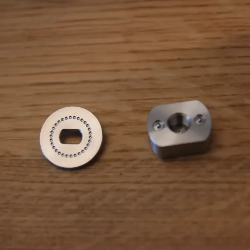 分解された下部ダイヤル