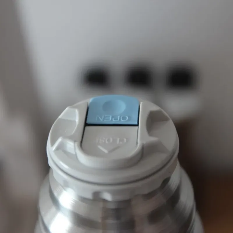 飲み口：閉じた状態