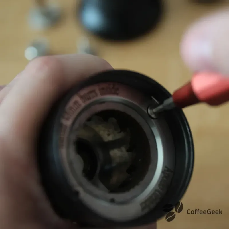 Alla delar som kan demonteras utan verktyg